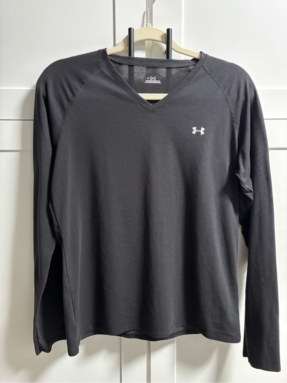 Under Armour Black V-Neck Long Sleeve Performance Shirt Women's Size Large